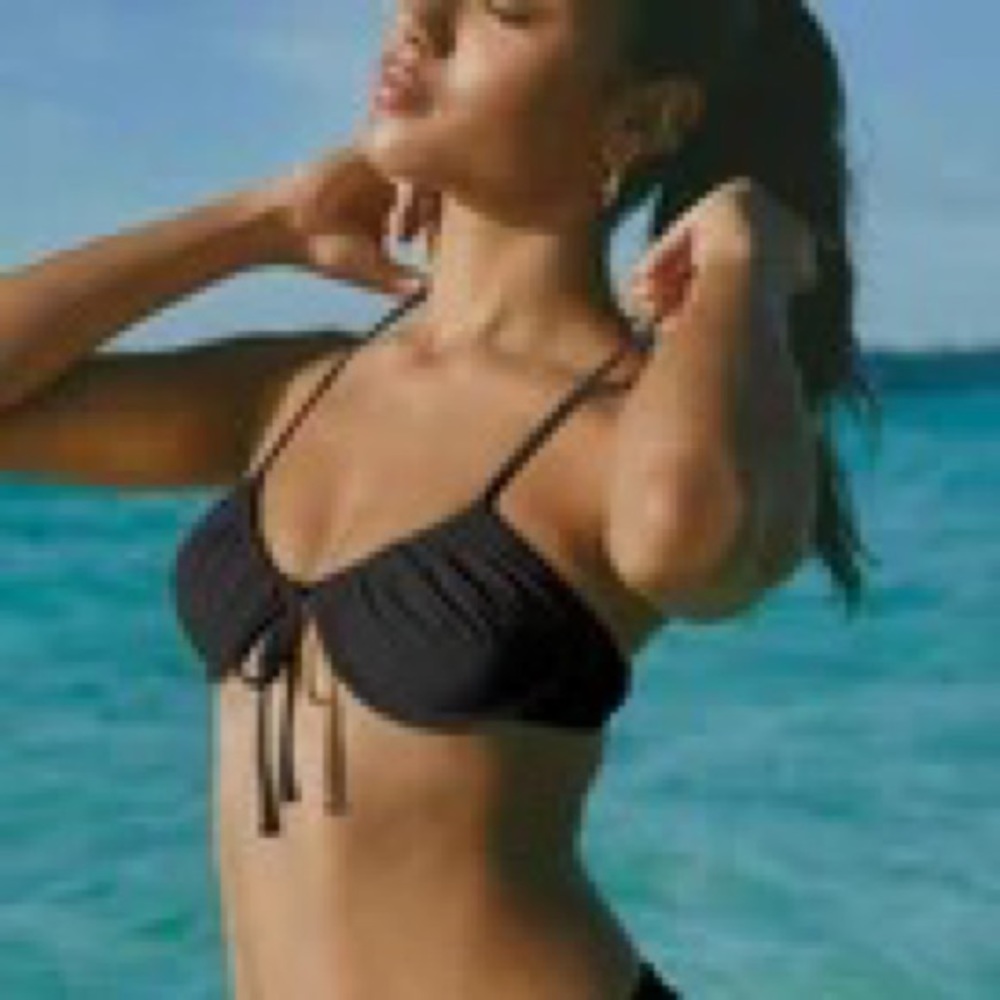 Black bikini